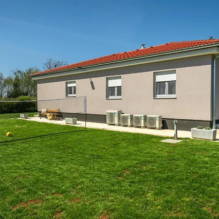 2 Bedroom Gorgeous In Radeki Glavica