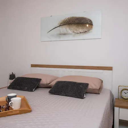 2 Bedroom Gorgeous In Radeki Glavica Holiday home