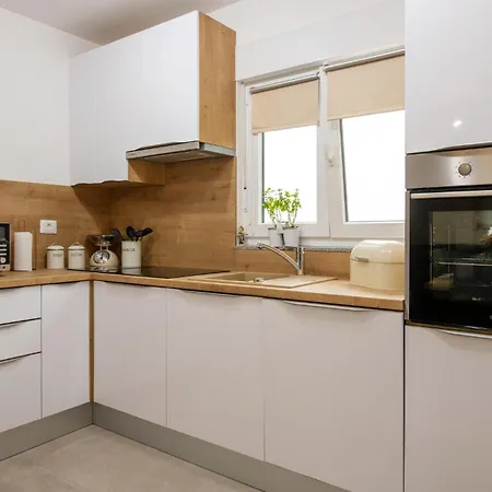 Holiday home 2 Bedroom Gorgeous In Radeki Glavica Loborika