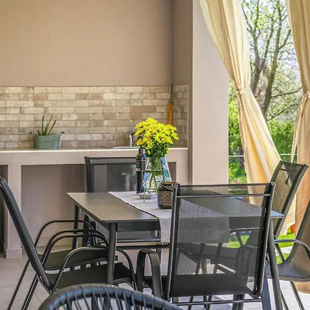 2 Bedroom Gorgeous In Radeki Glavica * Loborika